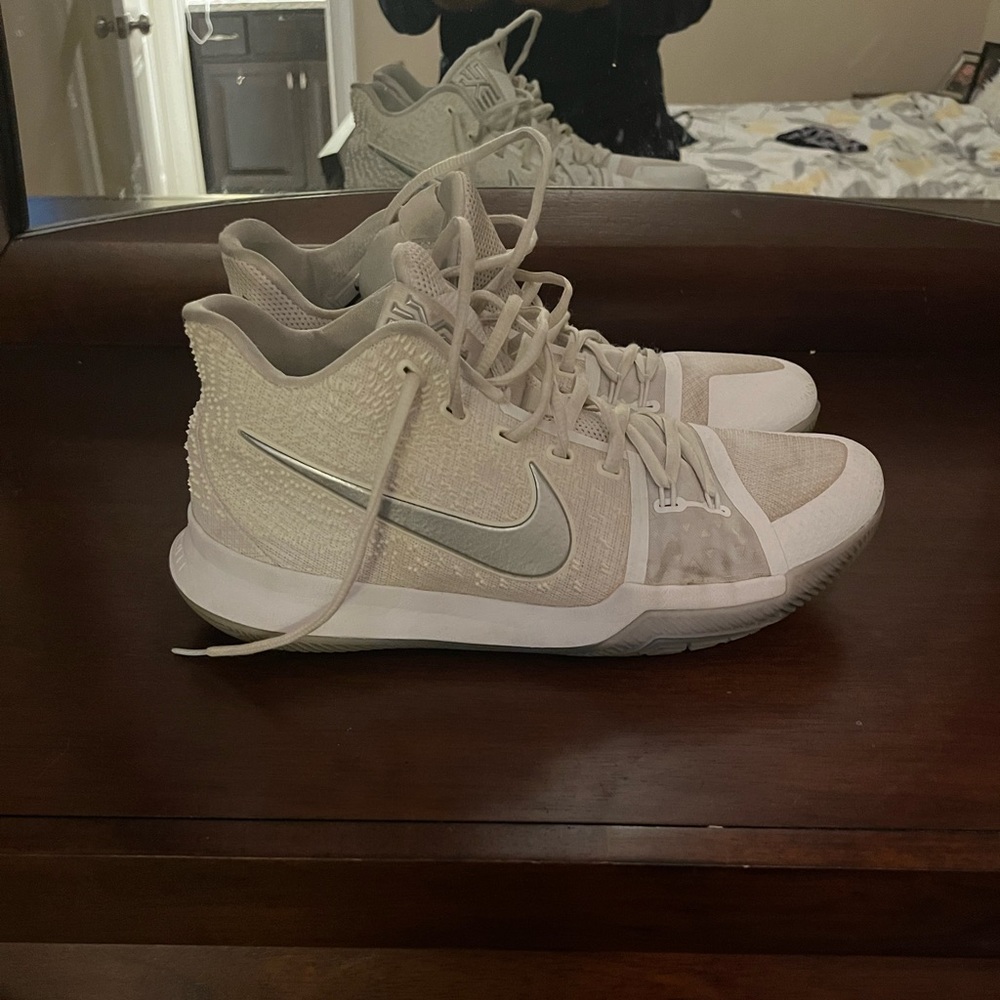 Nike kyrie 3 chrome